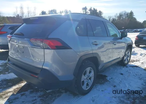 2020 Toyota Rav4 Xle z USA, uszkodzony, nr VIN JTMP1RFVXLD061291